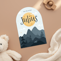 Geboortekaartje met boog landschap bergen beer maan