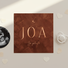 Geboortekaartje minimalistisch roestbruin structuur hartjes