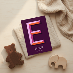Geboortekaartje paars met gekleurde 3d letter E 