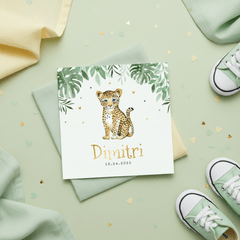 Geboortekaartje welpje luipaard jungle bladeren illustratie