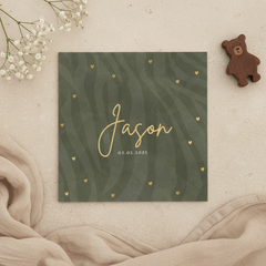 Hip geboortekaartje jongetje tijgerprint en gouden hartjes