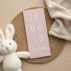 Langwerpig minimalistisch geboortekaartje met grote datum