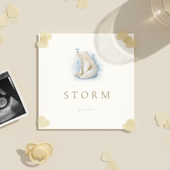 Lief geboortekaartje met een ijsbeer en blauw vogeltje