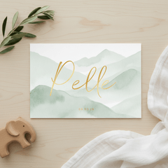 Lief geboortekaartje natuur groene bergen met goud