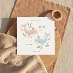 Lief geboortekaartje voor tweeling met walvissen en hartjes