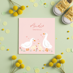 Schattig roze geboortekaartje met eendjes voor zusje