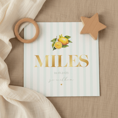 Zomers geboortekaartje met citroenen en blauwe streepjes