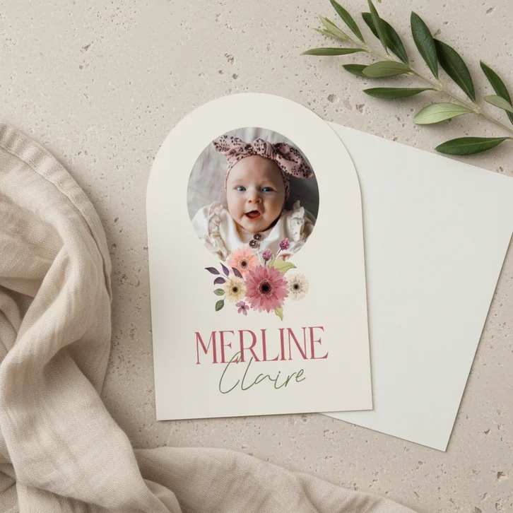 Boogkaart geboortekaartje meisje bloemen stijlvol lente foto