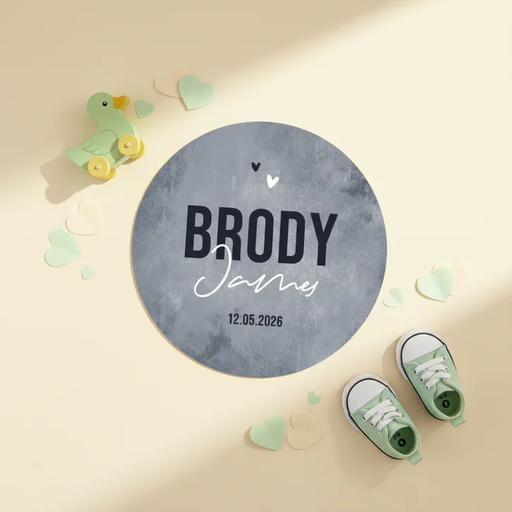 Cirkelvorm geboortekaartje stoer betonlook grijs hartjes