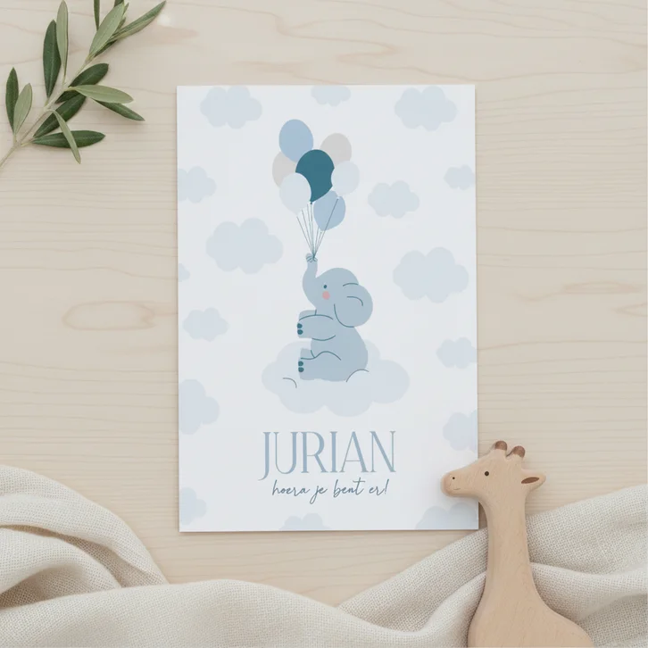Feestelijk geboortekaartje met olifant wolken en ballonnen