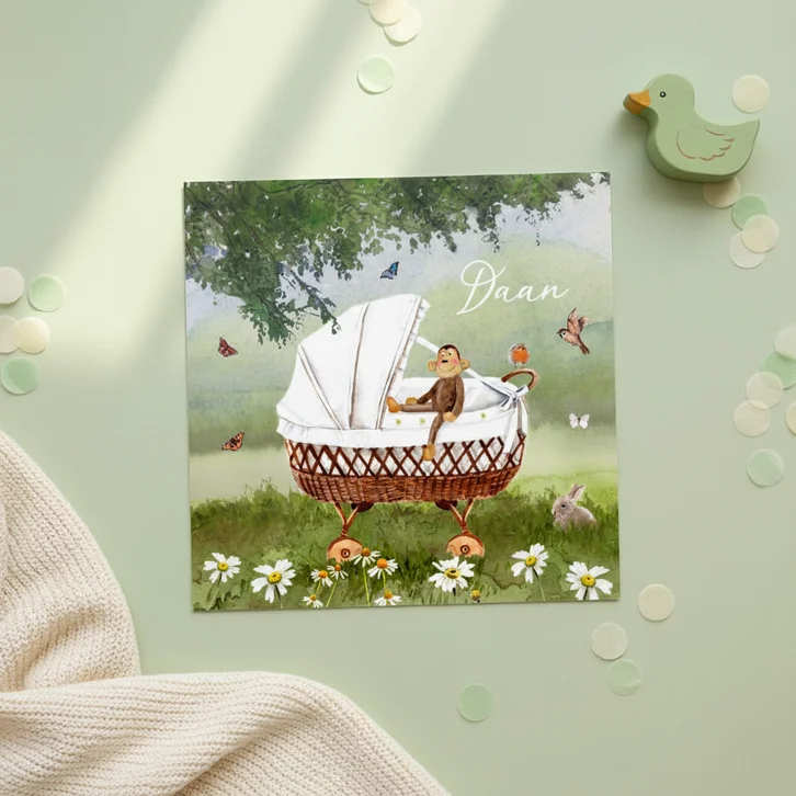 Geboortekaart rotan wiegje in de natuur