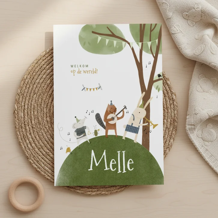 Geboortekaartje boom bosdiertjes en muziekinstrumenten
