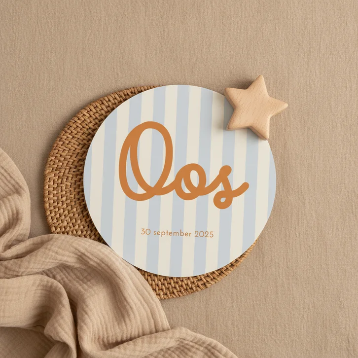 Geboortekaartje cirkelvorm met hippe blauwe streepjes