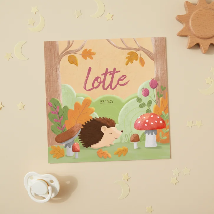 Geboortekaartje egel lief paddenstoelen en bladeren in bos