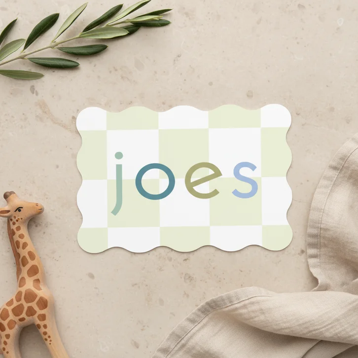 Geboortekaartje gekleurde naam met groene blokjes wave vorm