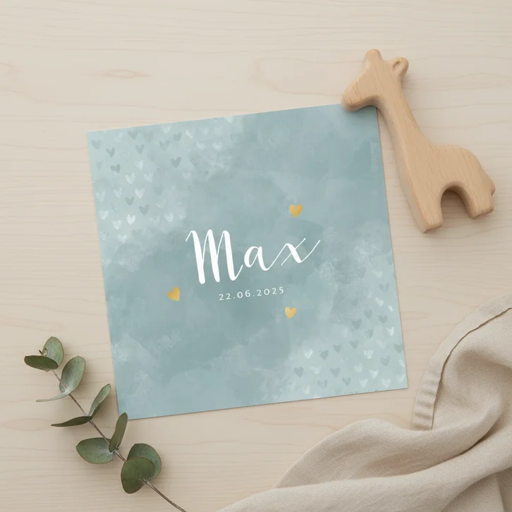 Geboortekaartje jongen blauwe waterverf en foliedruk hartjes