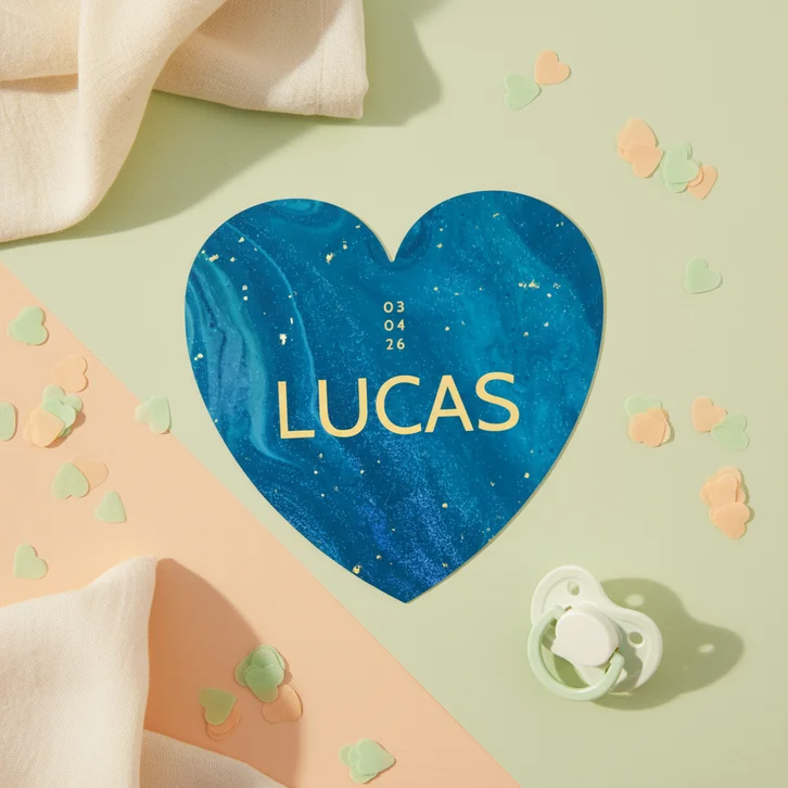 Geboortekaartje jongen in hart vorm met blauw marmer