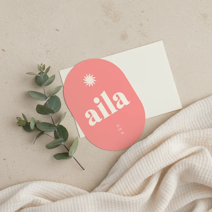 Geboortekaartje koraal met zon in ovalen vorm