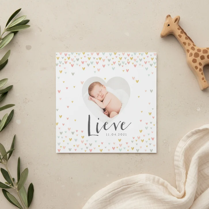 Geboortekaartje lief meisje met hartjesregen en foto's