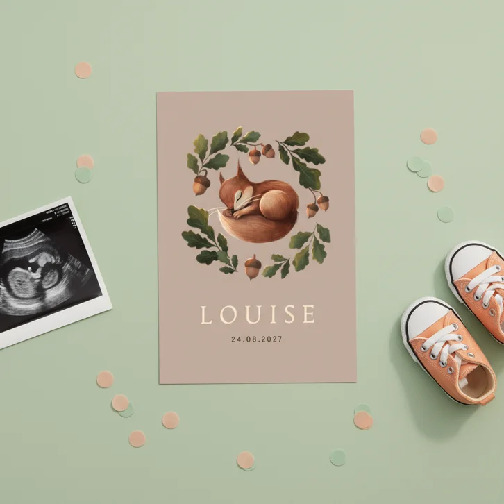 Geboortekaartje lief slapend eekhoorntje in bladerkrans