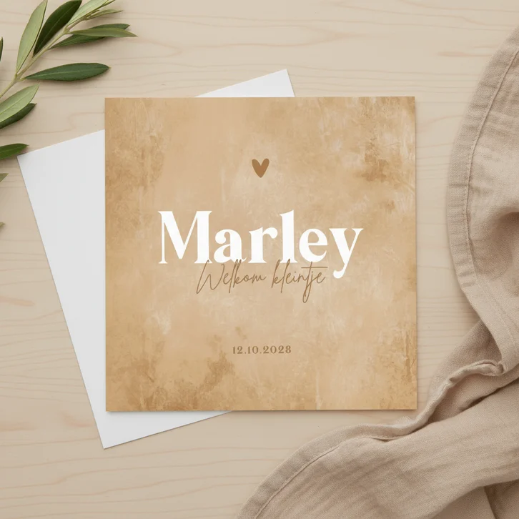 Geboortekaartje meisje stoer betonlook oker hartje