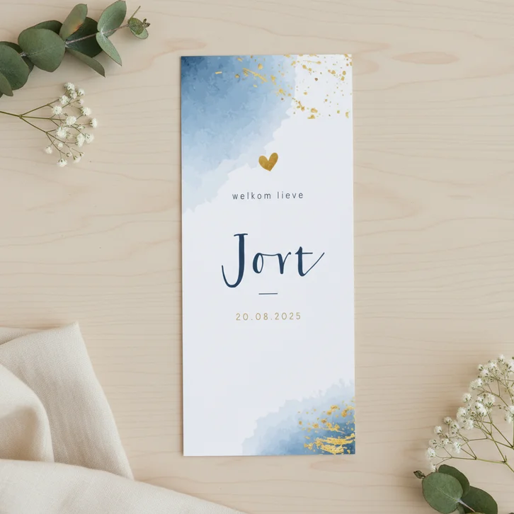 Geboortekaartje met blauwe waterverf en goudspetters