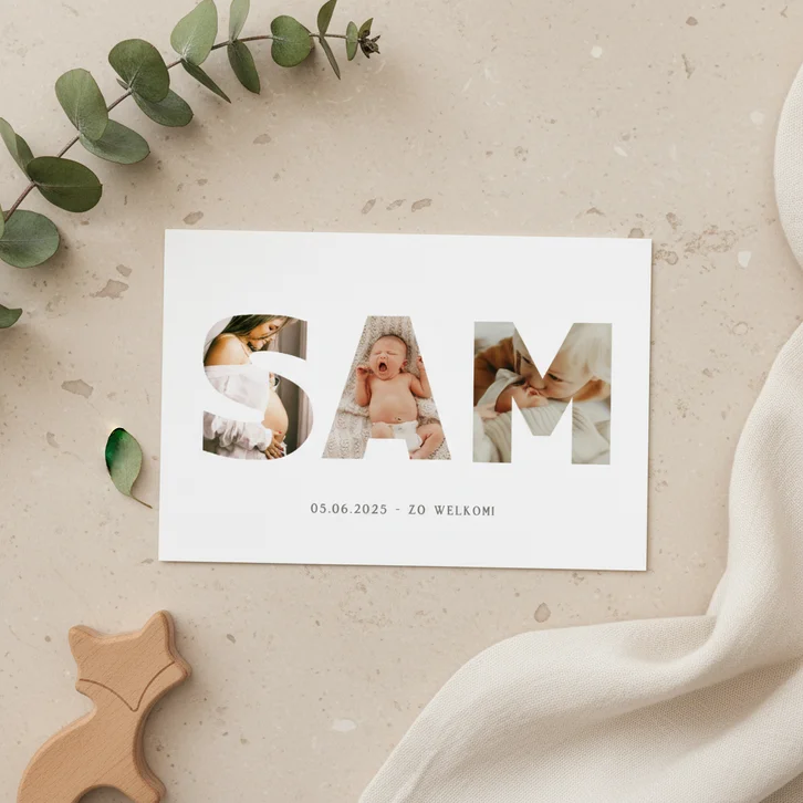 Geboortekaartje met foto's in letter van de naam