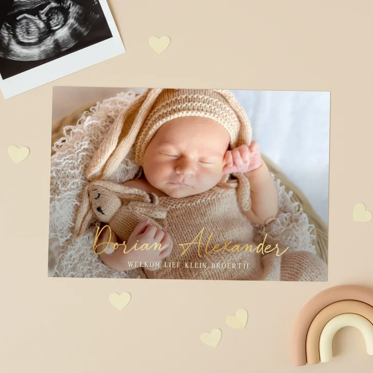 Geboortekaartje met grote eigen foto en sierlijke naam