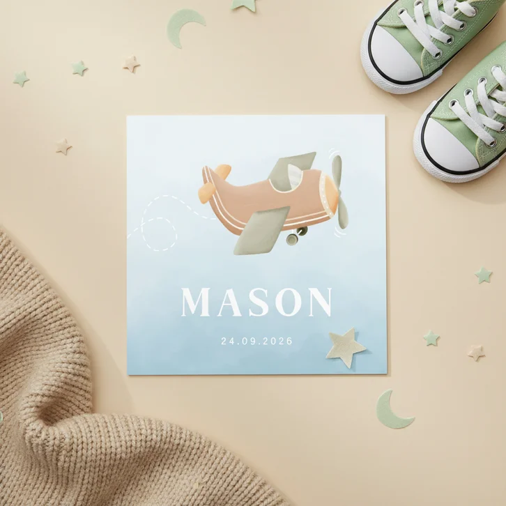 Geboortekaartje met wolkjes en vliegtuigje