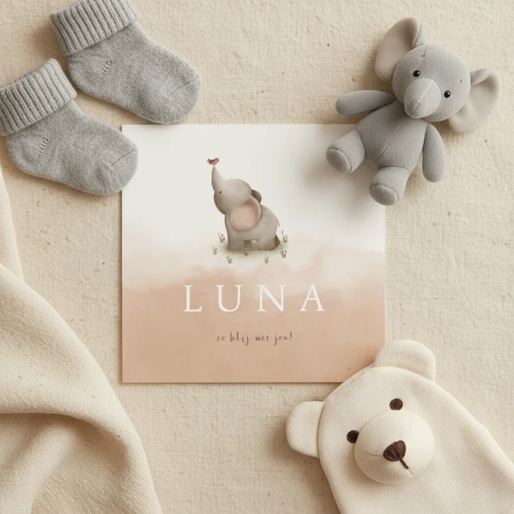 Geboortekaartje met zalmroze waterverf en een olifantje