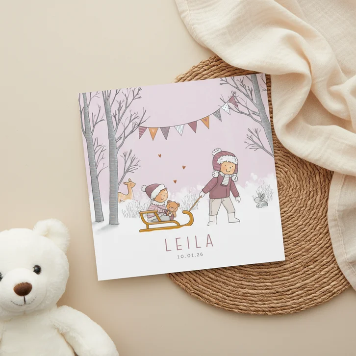 Geboortekaartje zusje trekt slee met baby meisje