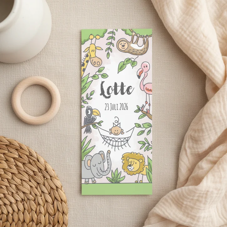 Jungle geboortekaartje met meisje in hangmat en wilde dieren