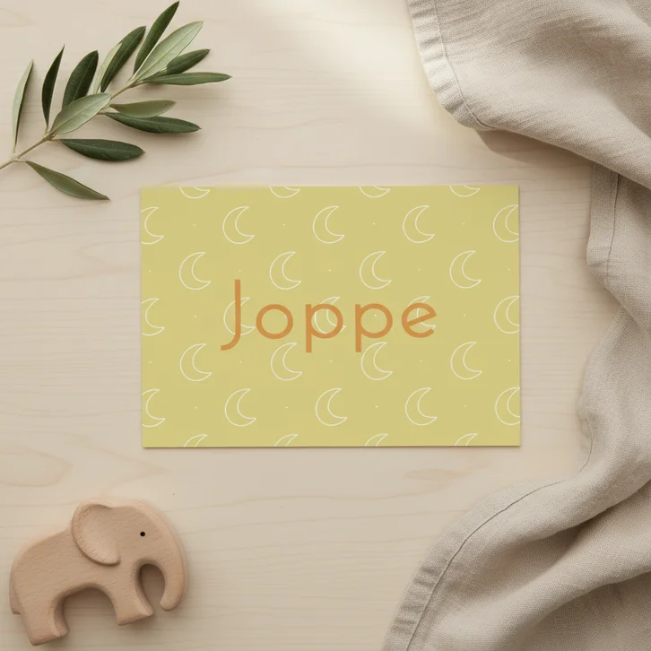 Lief geboortekaartje met patroon van maantjes