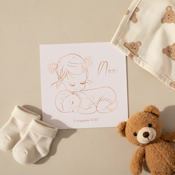 Lief geboortekaartje zus kust liggend baby’tje – koperfolie