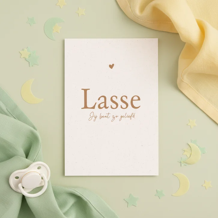 Minimalistisch beige geboortekaartje met papiertextuur