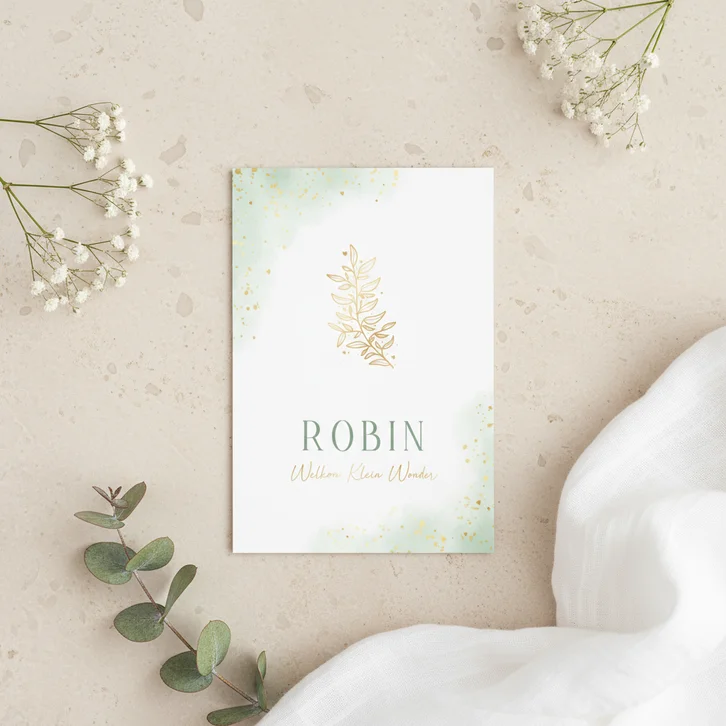 Neutraal geboortekaartje met groene waterverf gouden takje