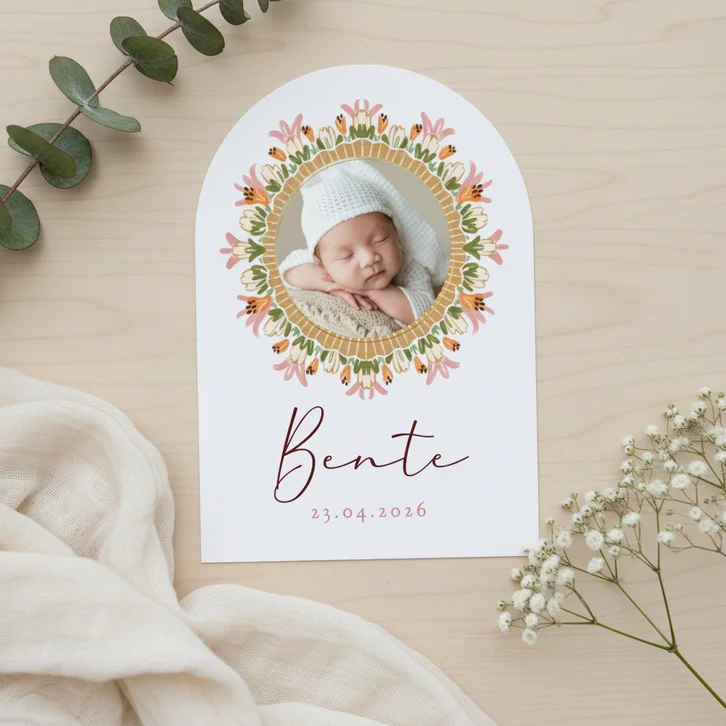 Origineel geboortekaartje klassiek bloemenkader cirkel foto