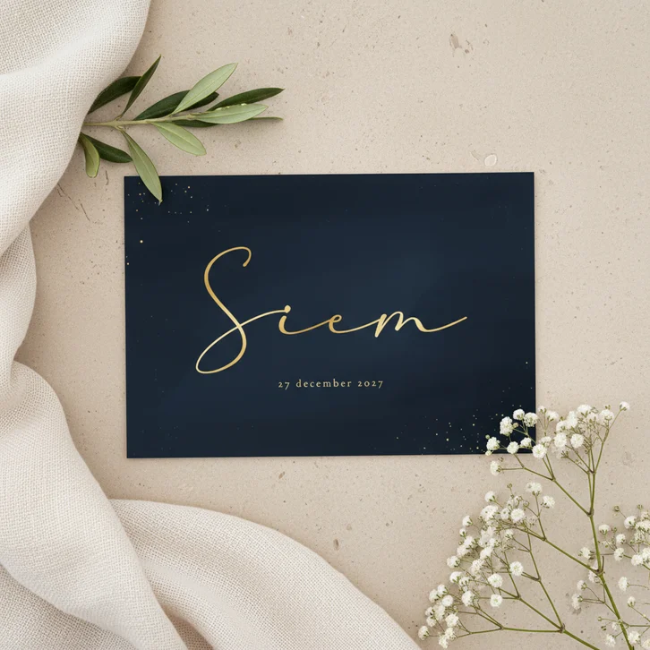 Stijlvol geboortekaartje donkerblauw met gouden spettertjes