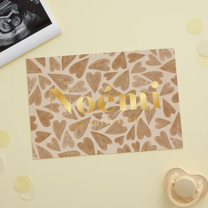 Stijlvol geboortekaartje hartjes beige watercolor goud