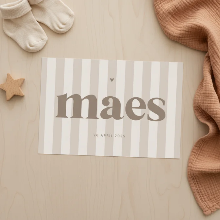 Stijlvol geboortekaartje in grijze beige kleuren gestreept