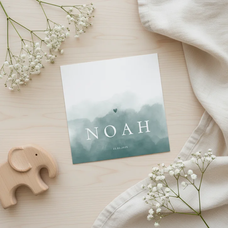 Stijlvol geboortekaartje petrol blauwe waterverf met hartje