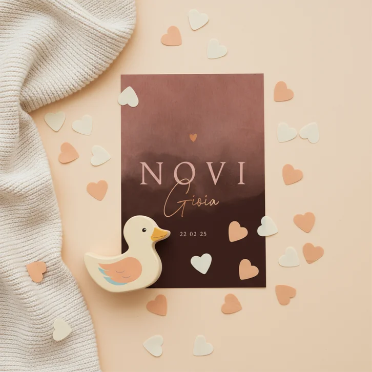 Stoer geboortekaartje met roze waterverf en koperfolie