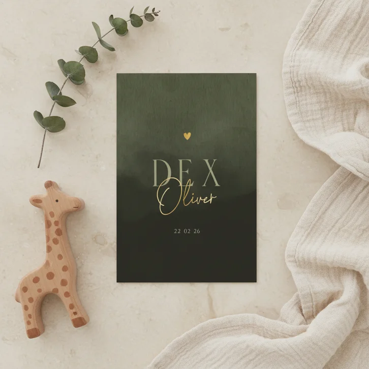 Stoer geboortekaartje waterverf groen en goudfolie