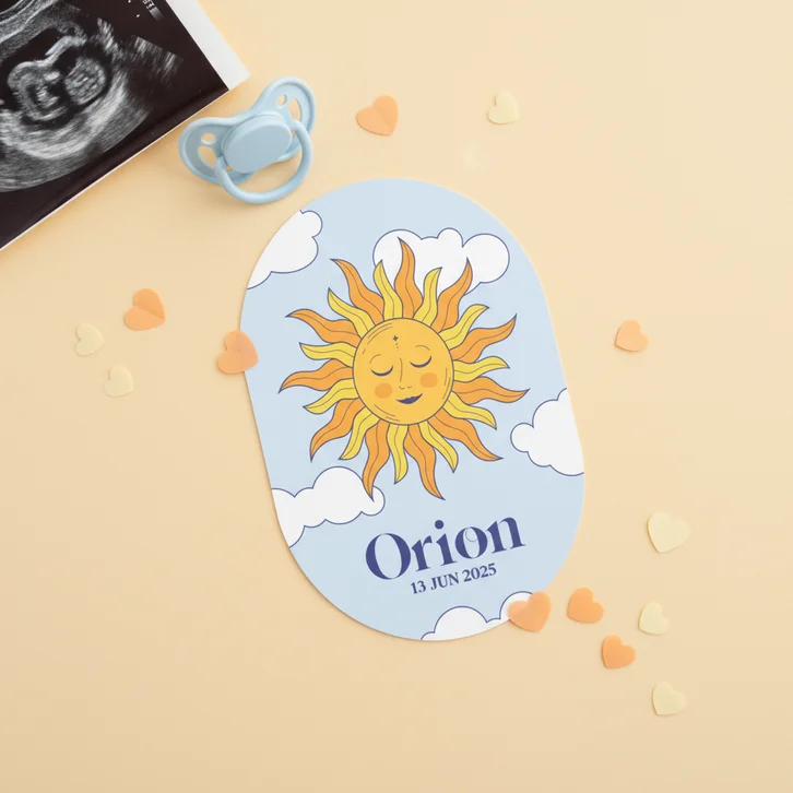 Uniek geboortekaartje blauw met zon met gezichtje