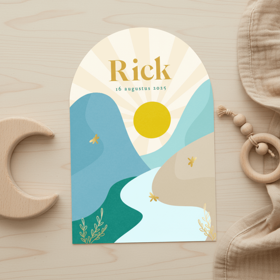 Boog vorm geboortekaartjes met landschap libelle goud jongen