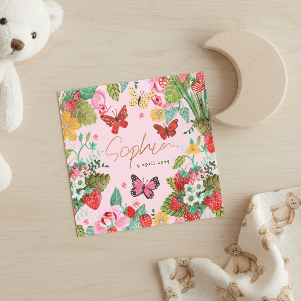 Geboortekaartje aardbeien bloemen vlinder