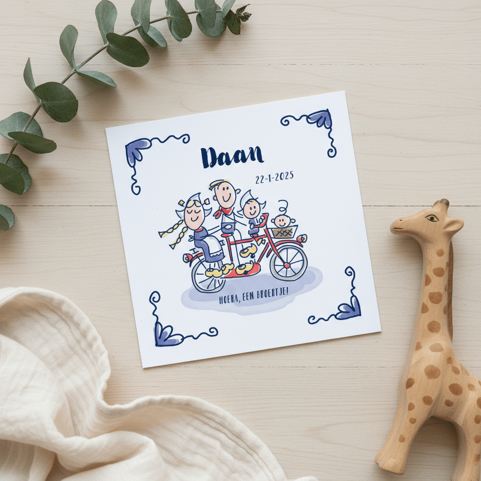 Geboortekaartje delfts blauw met grote zus gezin op fiets