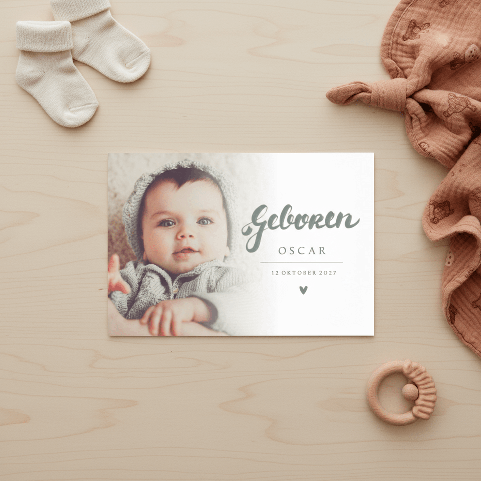 Geboortekaartje foto en handlettering grijsgroen