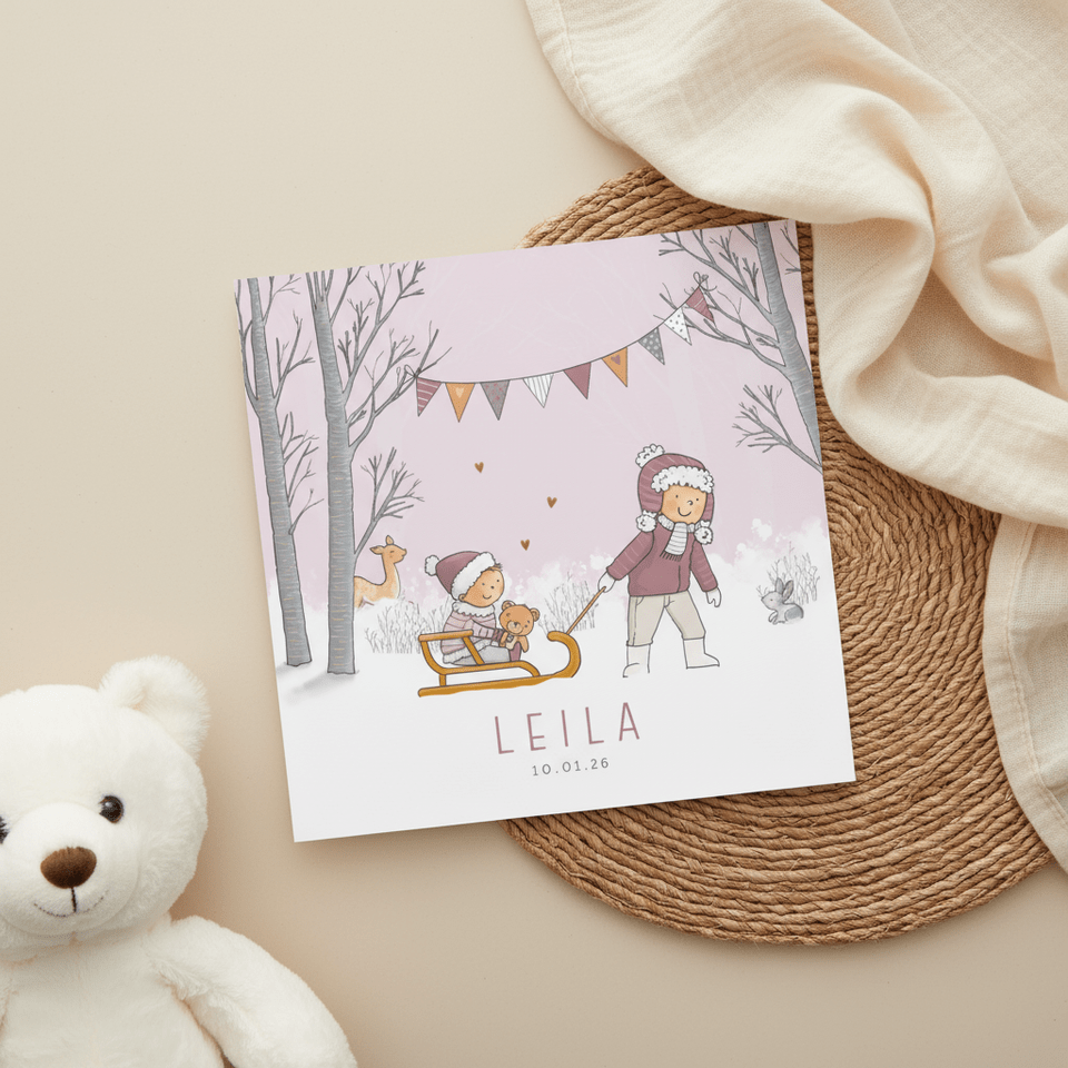 Geboortekaartje zusje trekt slee met baby meisje