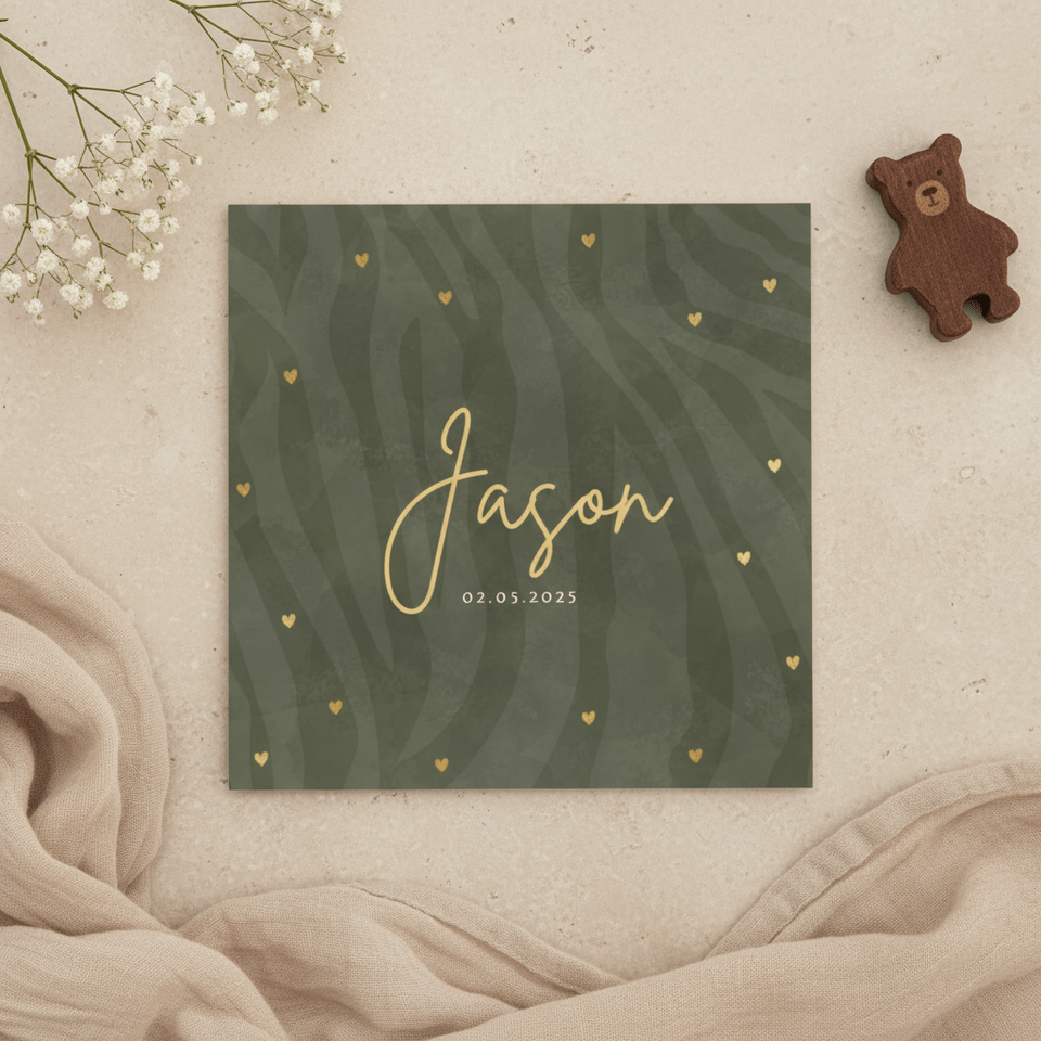 Hip geboortekaartje jongetje tijgerprint en gouden hartjes